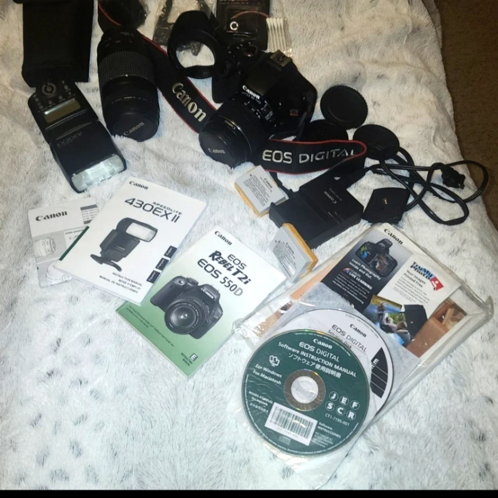 Canon EOS Rebel T2i 550D and Canon speedlite 430EXII & Accessories